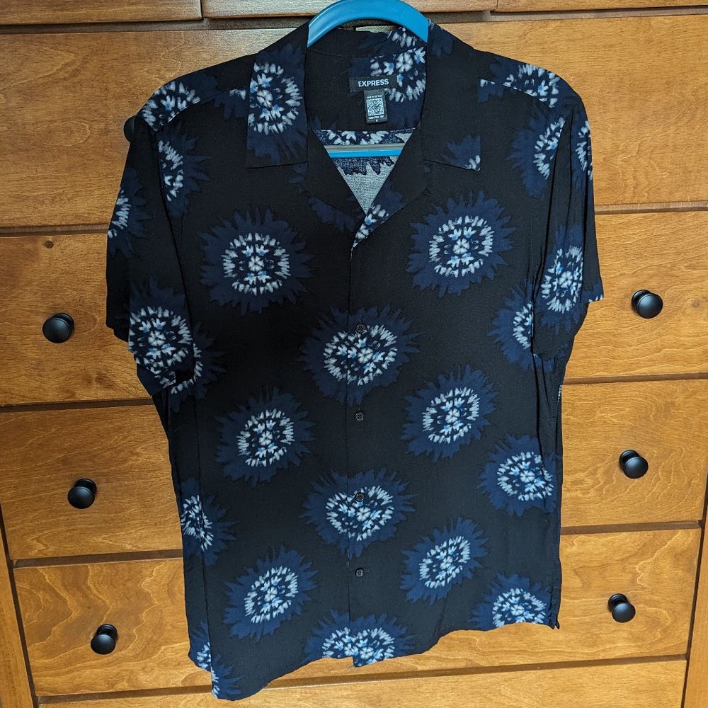 Express mens' camp collar shirt, medium, 100% viscose.